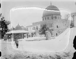 صور من تاريخ فلسطين . - الثلجة الكبيرة كثيرا ما نسمع اجدادنا يتحدوثون عن الثلجة الكبيرة مثال ... متى انولدتي ياحجة ؟ .. من ايام الثلجة الكبيرة فهل تعلم بان الثلجة الكبيرة